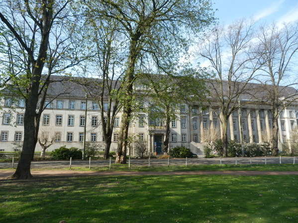 Landgericht vom Stadtgarten aus fotografiert